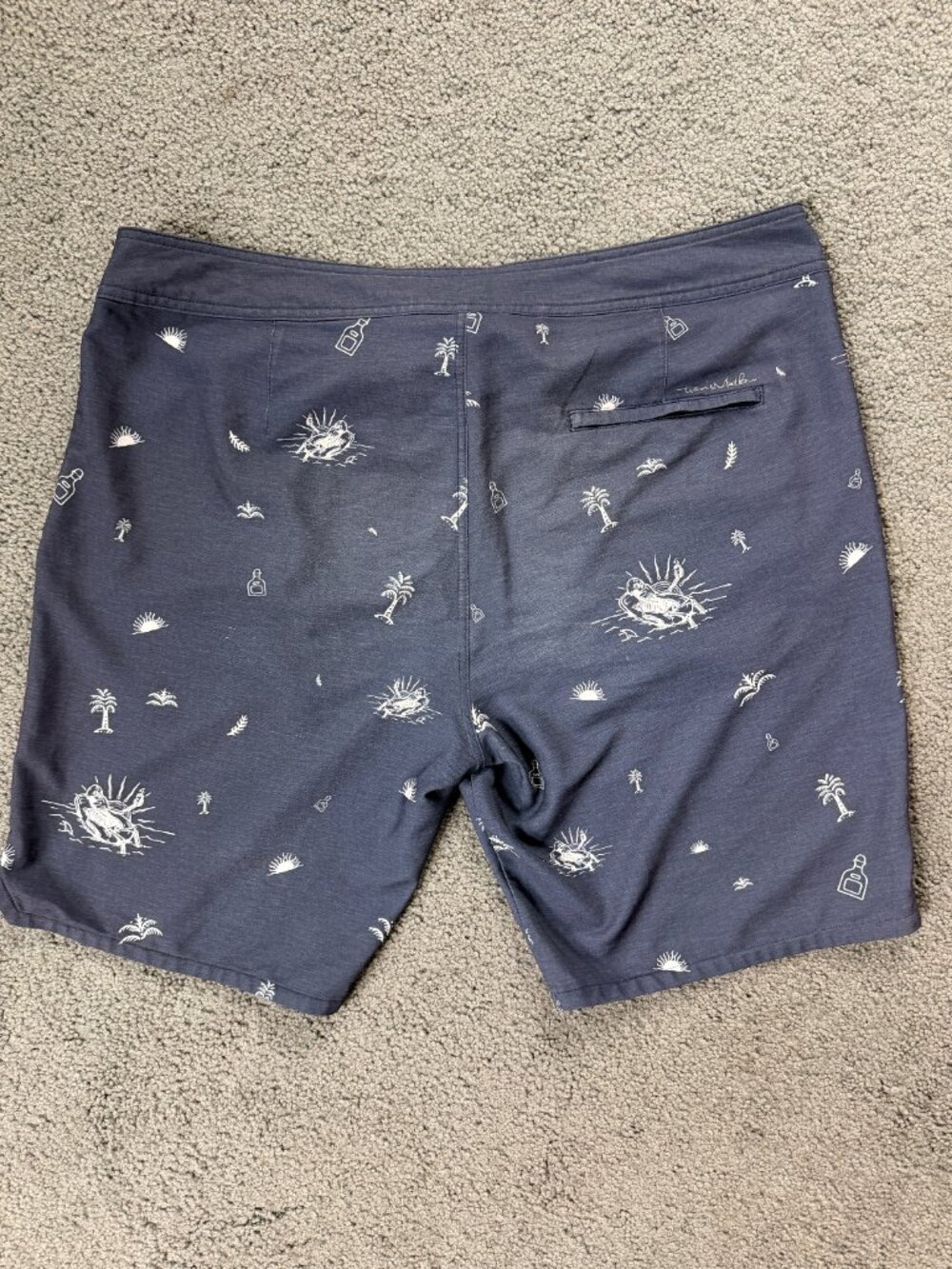 Travis Mathew Navy Swim Trunks - Tropical Art Design - Men's Size 40 - VGUC - Picture 5 of 7